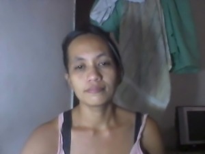 FILIPINA MOM SHANELL DANATIL 27 SHOWING HER BIG BOOBS