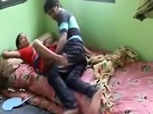 An innocent girl\'s Indian porn tube video got leaked on the