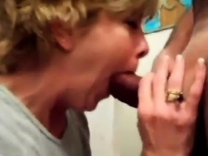 Mature wife loves the cock in the mouth