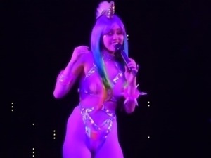 Miley Cyrus Performs Nude - Karen Don\'t Be Sad