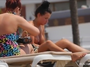 Voyeur video of babes on the beach