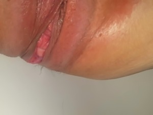 Horny girlfriend loves pissing for an audience