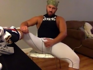 str8 muscle jock guy shows a bulge in spandex