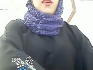 My super sexy wife in hijab masturbates her pussy