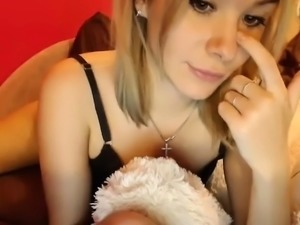 Webcam girl fucks her ass with big toys