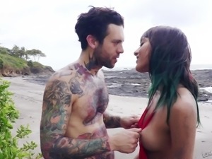 Tattooed man has a blast fucking Janice Griffith on a beach