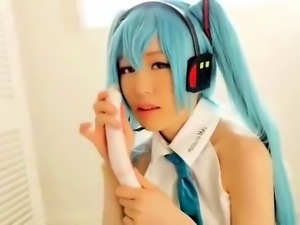 Kinky Japanese teen in uniform brings herself to pleasure