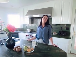 Busty MILF stepmom gives pussy for breakfast to stepson