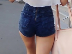 SsW - S2015E04 - Incredibly tight teen in booty shorts