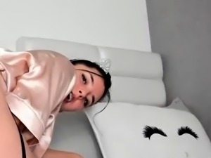 Brunette Solo Webcam Masturbation