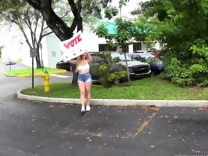 Busty babe gets wet pussy licked and gives blowjob in return