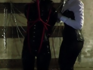 Amateur CDin latex dildoing