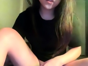 Hot amateur webcam teen masturbates for their fans