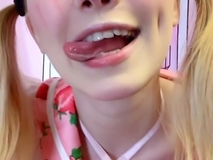 Blonde teen Sierras first erotic masturbation video
